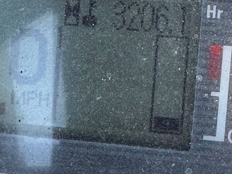 2015-mitsubishi-fg25-image-5