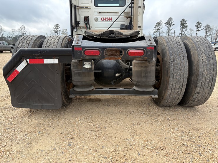 #78680-•-2014-volvo-vnm-truck-tractor-image-16