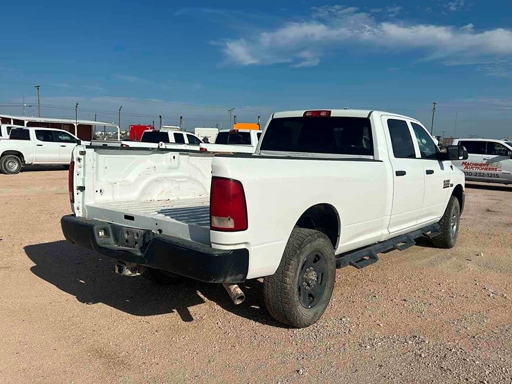 2018-dodge-ram-3500-image-4