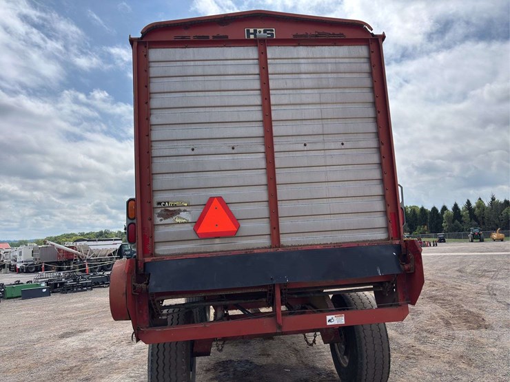 h&s-hd-twin-auger-18'-forage-wagon-image-24