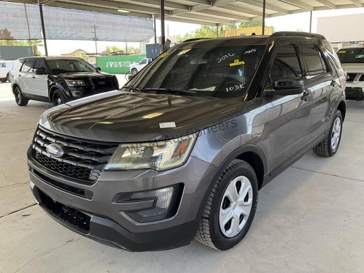 2016-ford-explorer-image-4