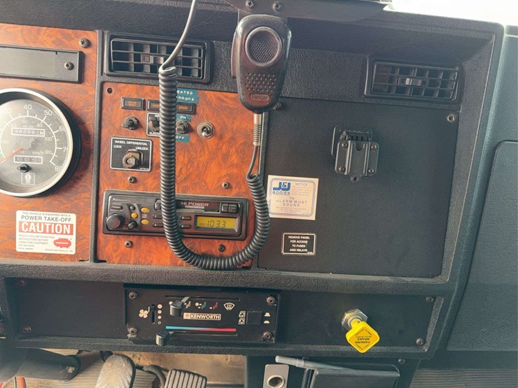 2001-kenworth-t300-image-48