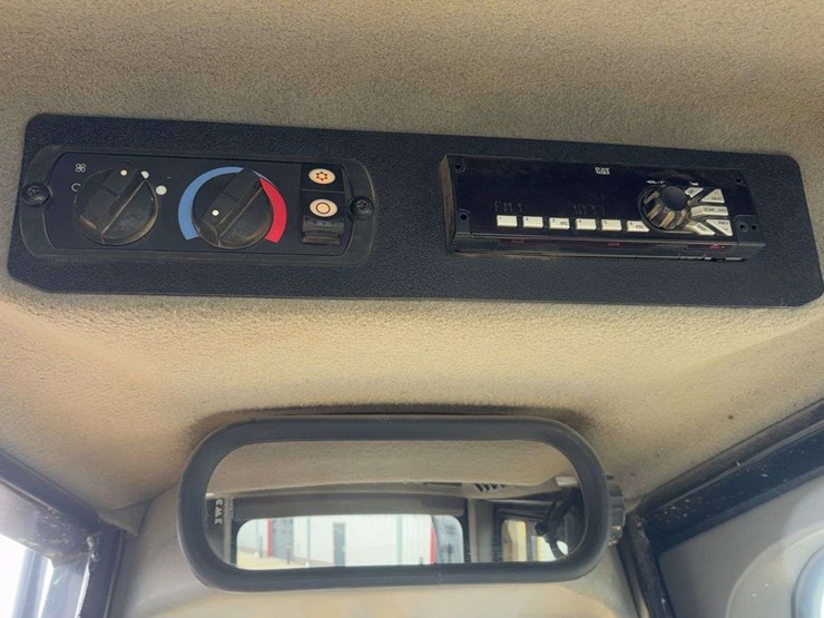 2013-caterpillar-d6t-xw-image-58