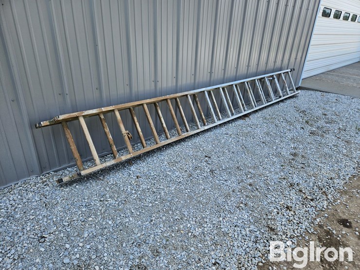 werner-28'-aluminum-extension-ladder-image-3