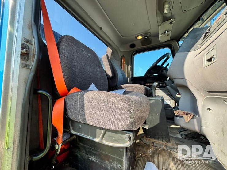 2014-peterbilt-365-image-71