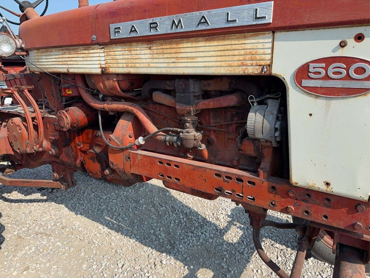 farmall-560-wide-front-end-tractor,-runs-but-needs-work-image-7