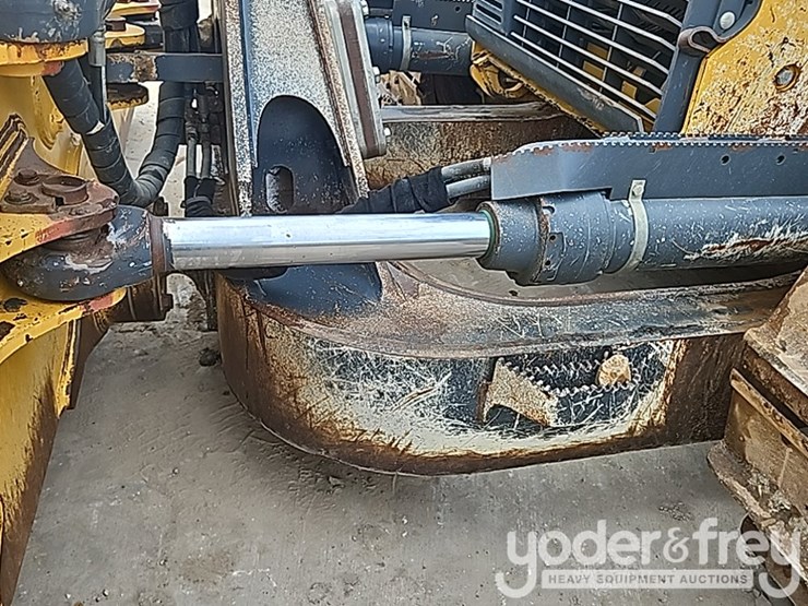 2018-deere-850k-image-24