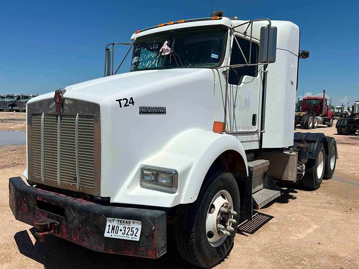 2005-kenworth-t800-image-1