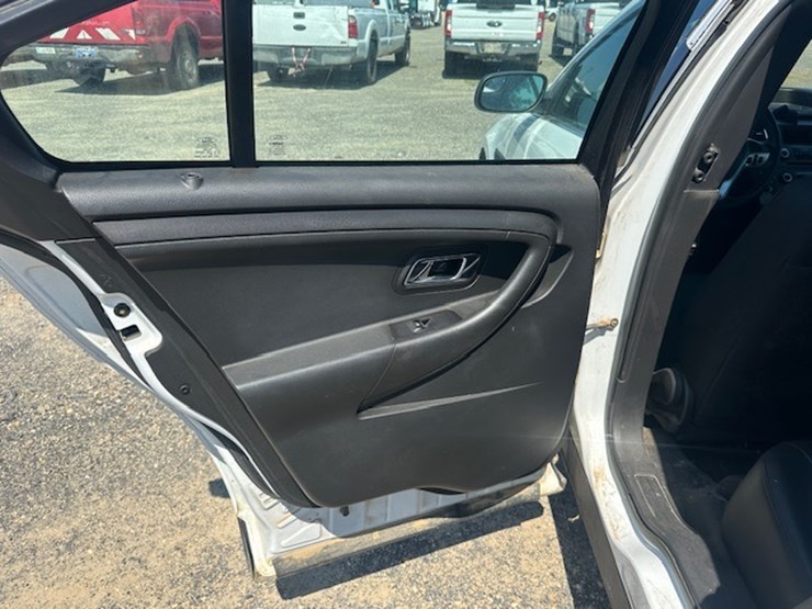 #23002-•-2017-ford-taurus-image-26