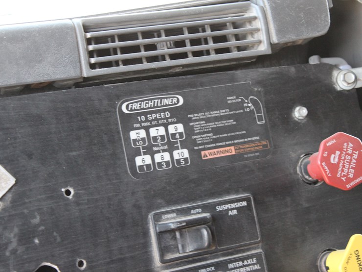 #22943-•-2005-freightliner-|-parts-or-repair-image-14