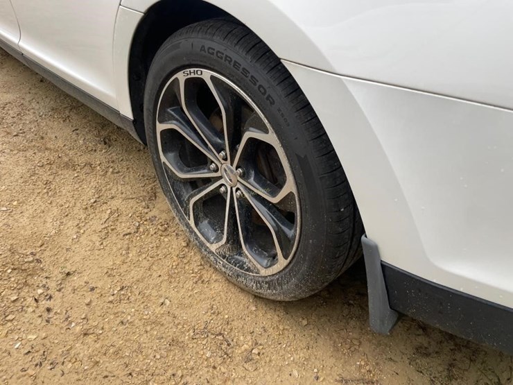 2013-ford-taurus-sho-car-image-9