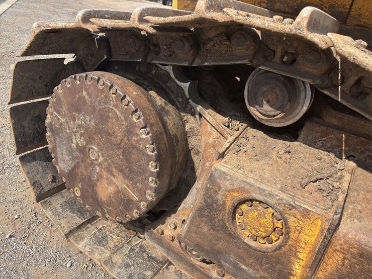 2005-deere-750j-image-18