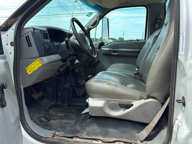2005-ford-f650-image-8