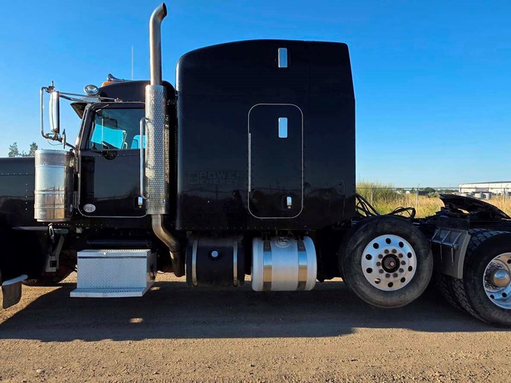 2015-peterbilt-389-image-8