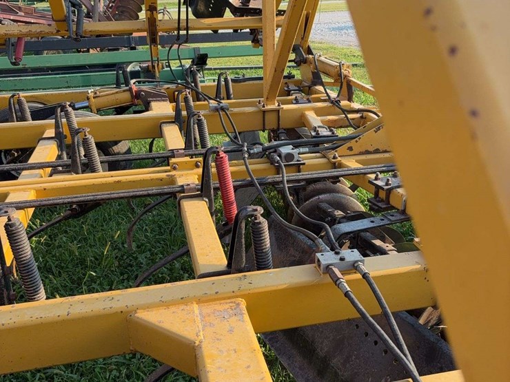 landoll-tilloll-876,-35ft,-3-bar-harrow-with-beater,-walking-tandem,-updated-reel-savers-image-11