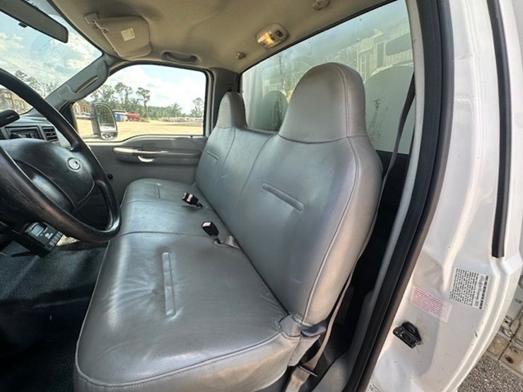 2003-ford-f550-image-47