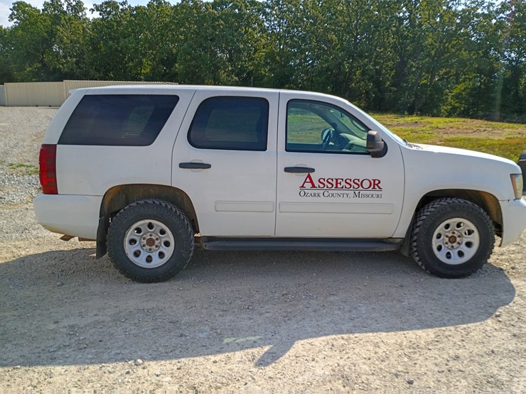 2010-chevrolet-tahoe-image-11