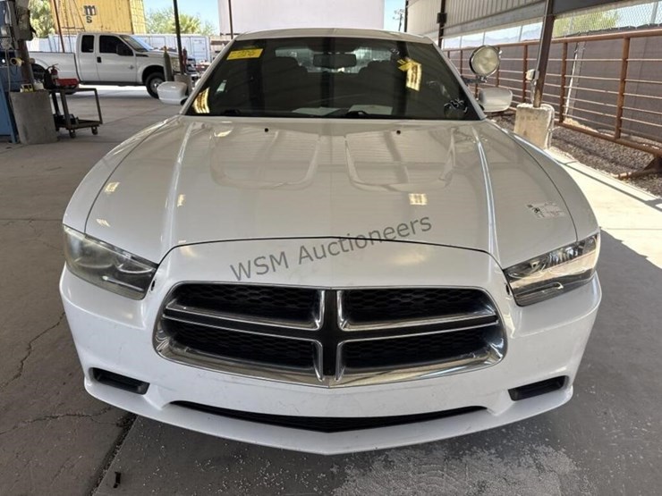 2013-dodge-charger-se-sdn-image-3