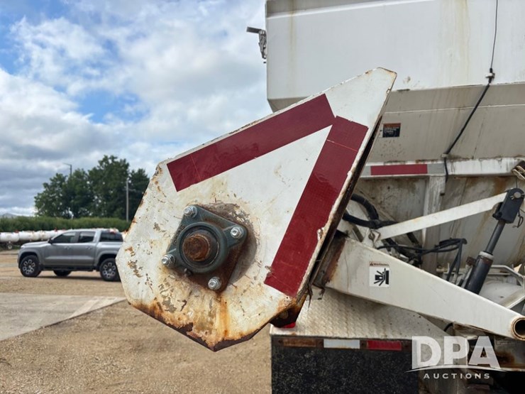 1998-peterbilt-385-image-50