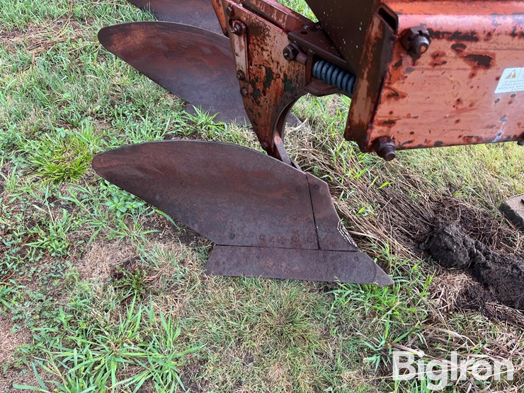white-6-bottom-plow-image-17