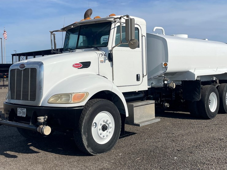 2010-peterbilt-340-image-1