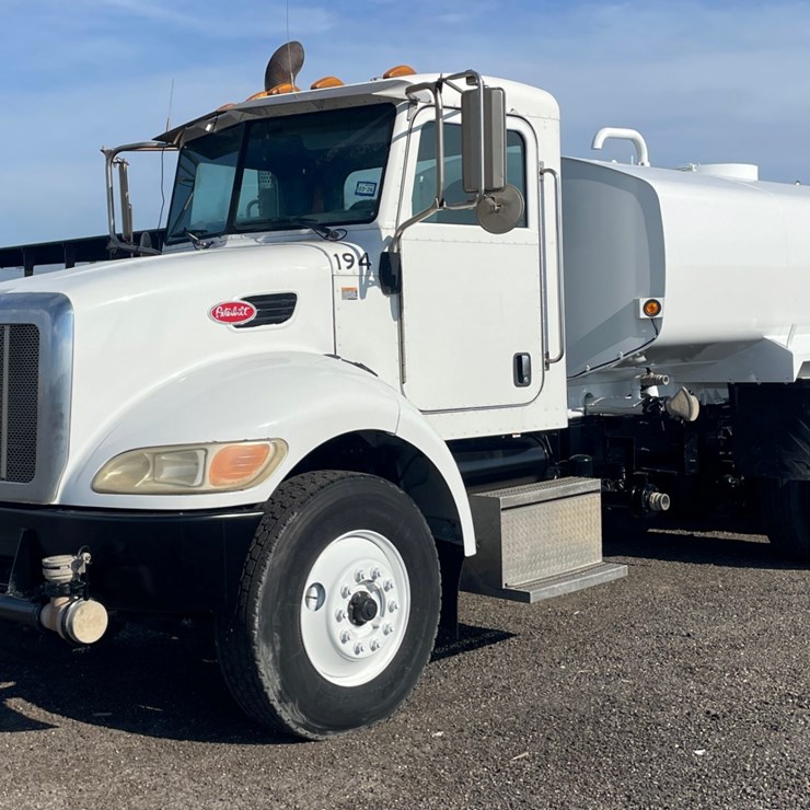 2010 PETERBILT 340
