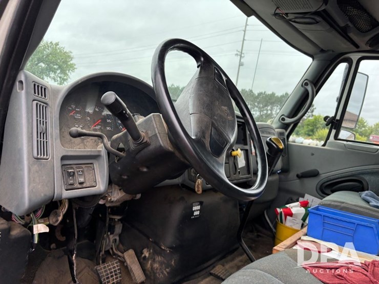 2002-international-durastar-4400-image-39