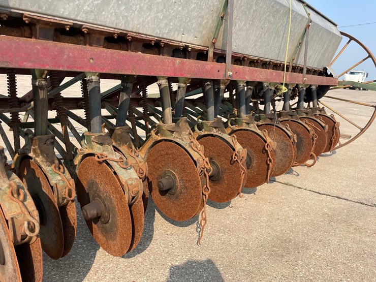minneapolis-moline-12ft-steel-wheel-grain-drill-image-16