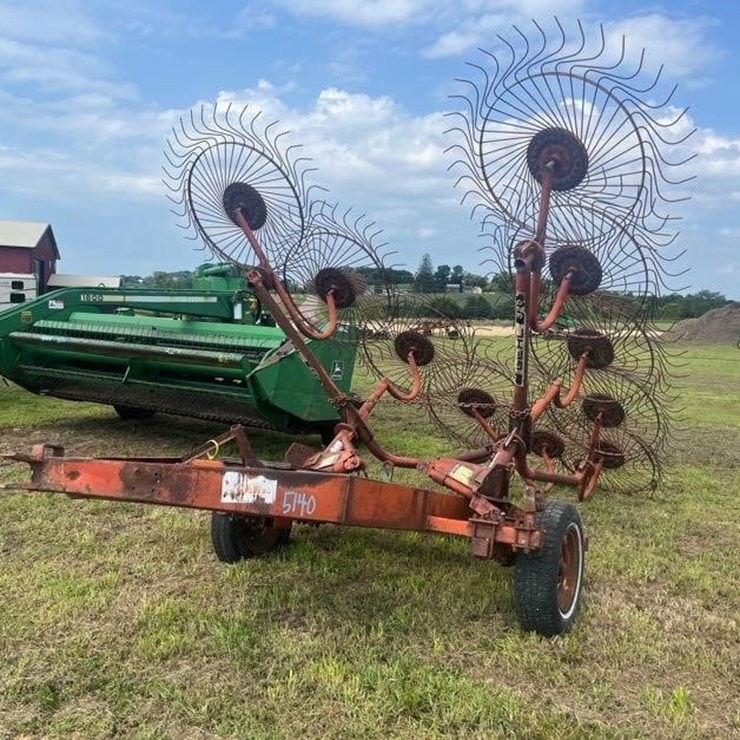 Gehl 10 wheel rake