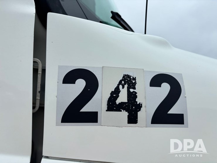 2013-international-durastar-4400-image-23