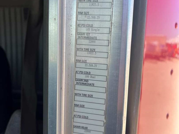 2011-kenworth-t800-image-17