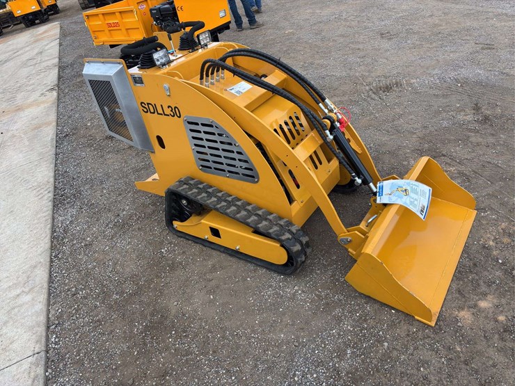 sdll30-stand-on-skid-loader-image-2