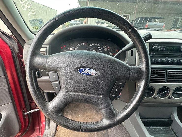 2005-ford-explorer-image-53