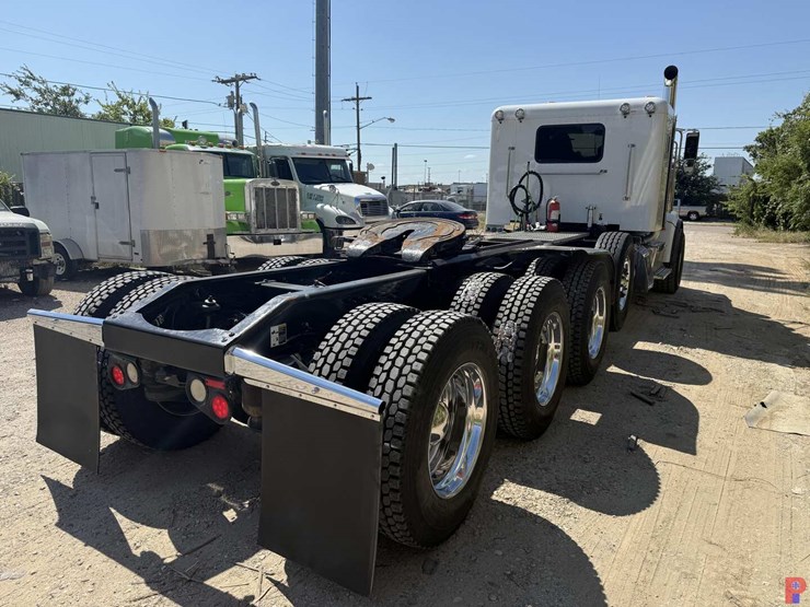 2016-peterbilt-367-image-3