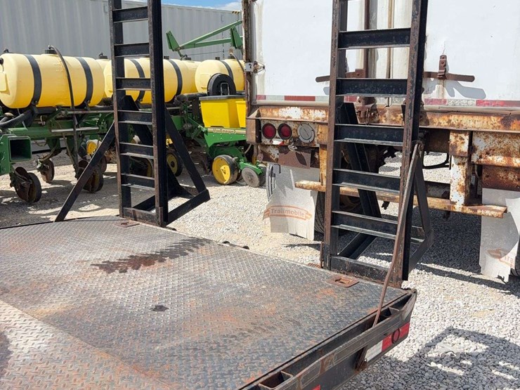 gooseneck-tandem-axle-trailer-with-ramps-image-9