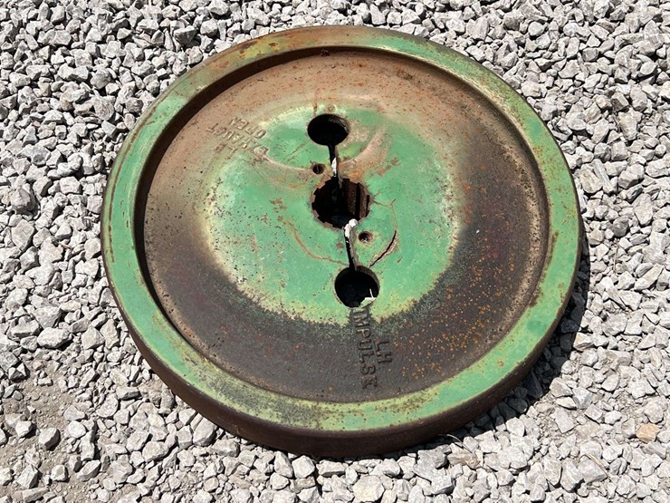 john-deere-model-g-flywheel-image-1