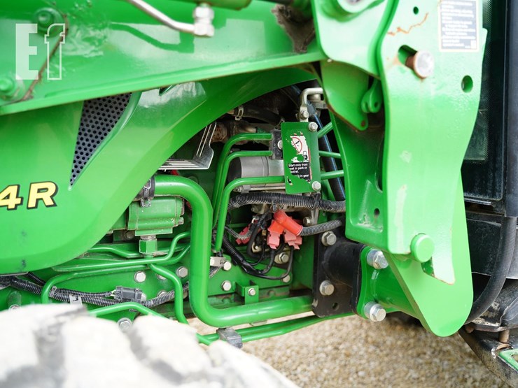 john-deere-4044r-image-12