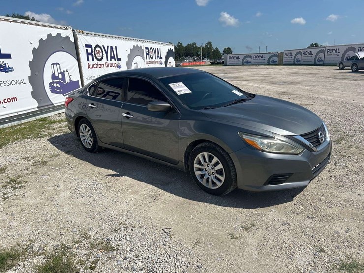 2016-nissan-altima-2.5-sedan-image-2