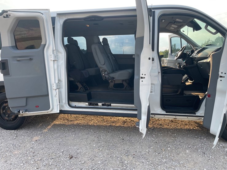 2015-ford-e350-image-13
