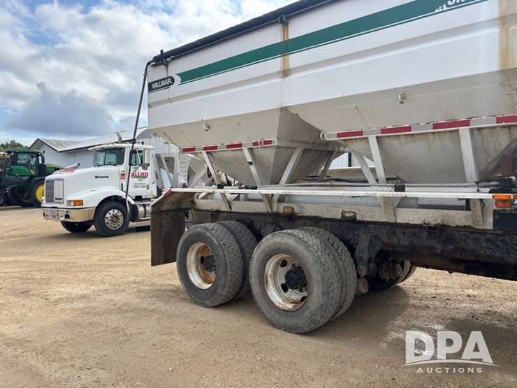 1998-peterbilt-385-image-61