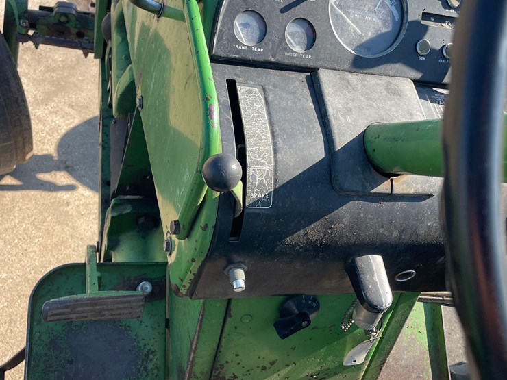 john-deere-3020-image-23