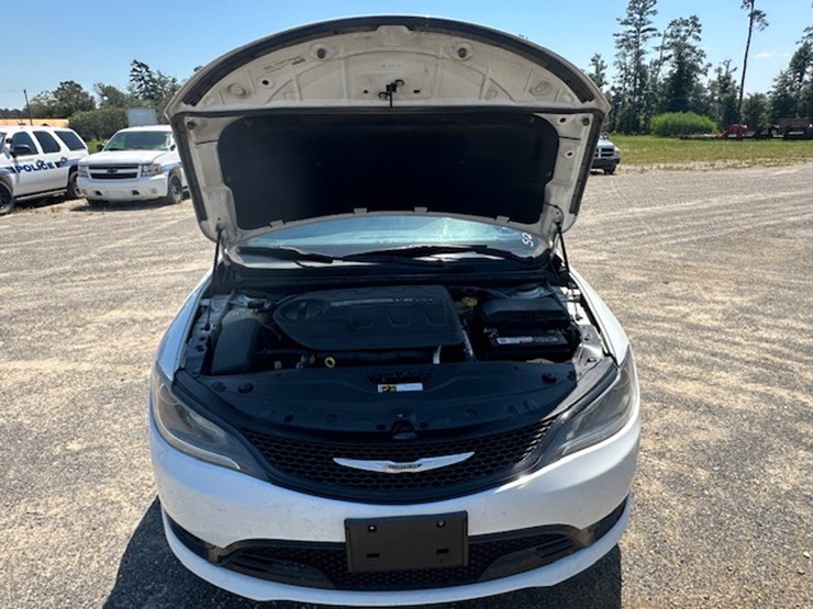 #23052-•-2015-chrysler-200s-image-56