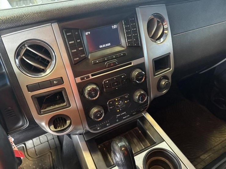 2015-ford-expedition-image-18
