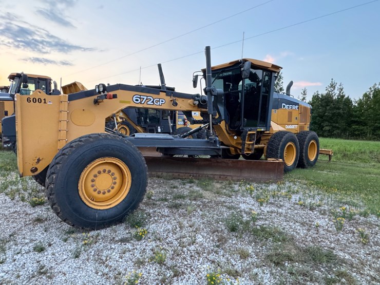 2018-john-deere-672-image-1