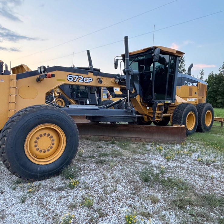 2018 JOHN DEERE 672