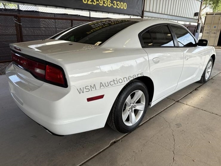2013-dodge-charger-se-sdn-image-7
