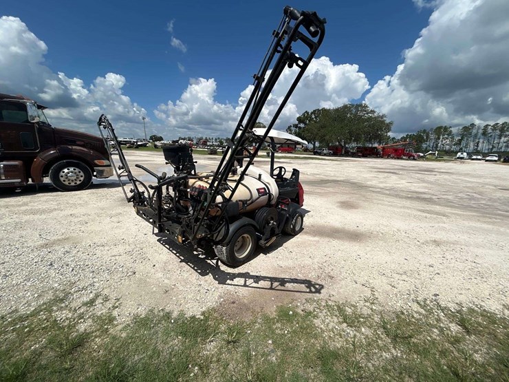 2015-toro-multi-pro-1750-175-gallon-turf-sprayer-cart-image-3