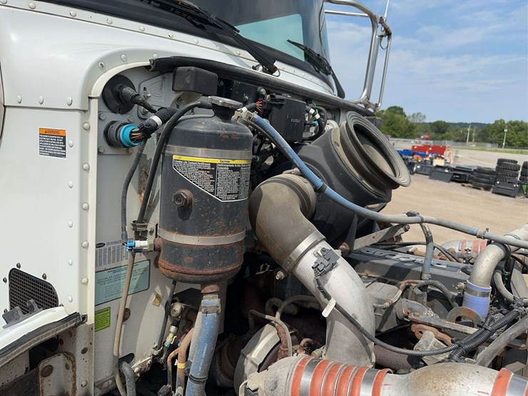2014-peterbilt-337-image-29