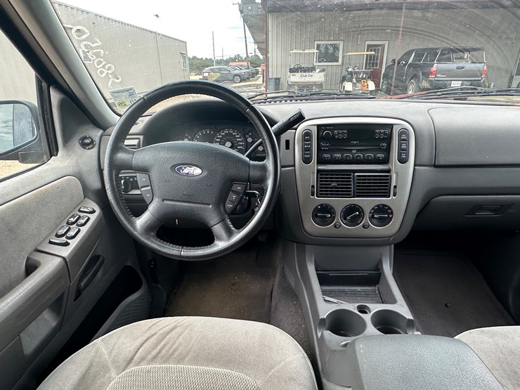 2005-ford-explorer-image-36