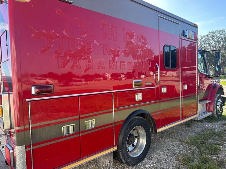 2009-freightliner-m2-106-medtec-ambulance-image-21